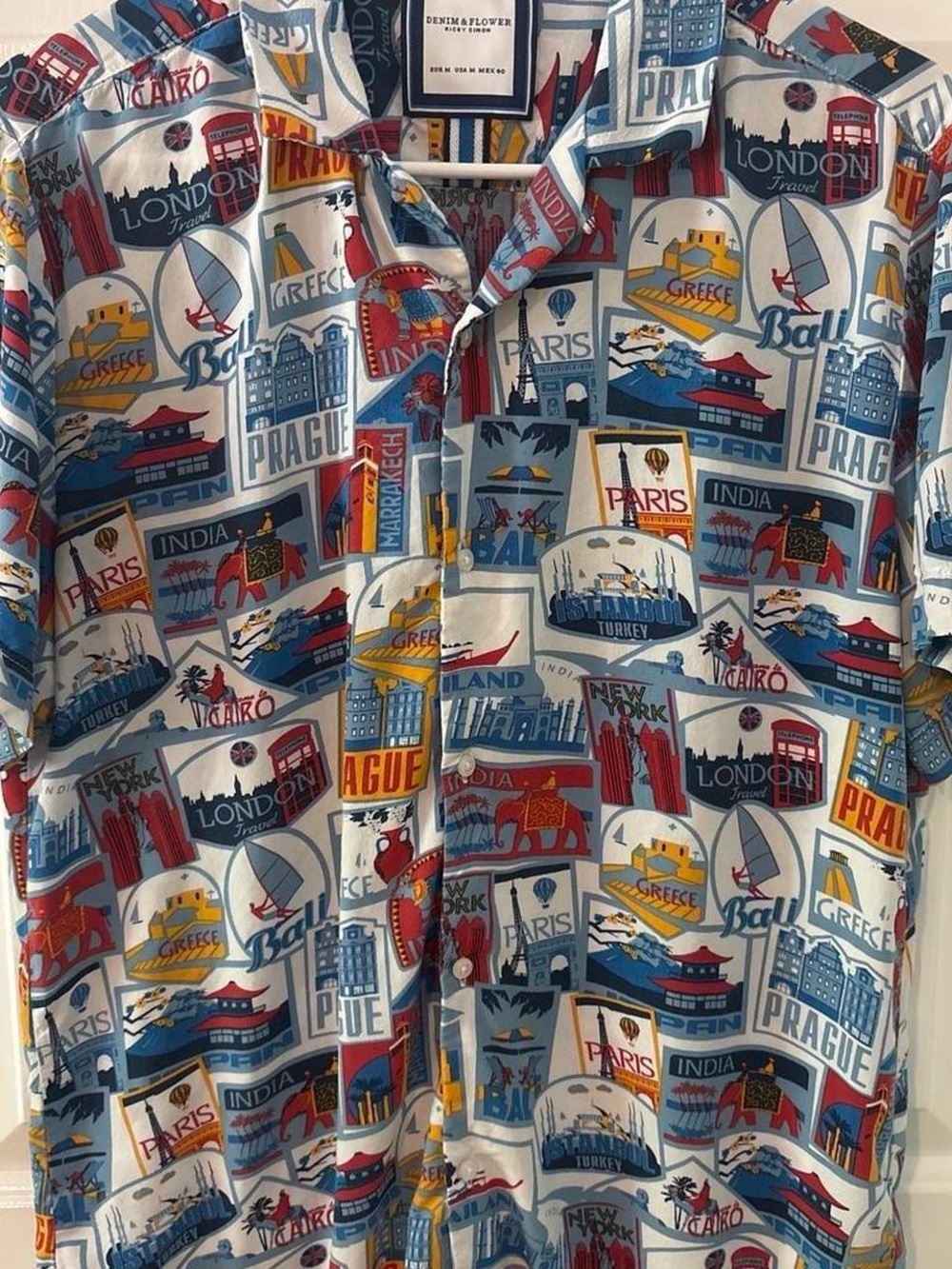 Travel Print resortwear Button Up Shirt Men’s M Denim & Flower Vacation Style